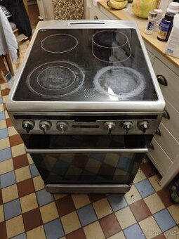 Sklokeramický sporák s troubou