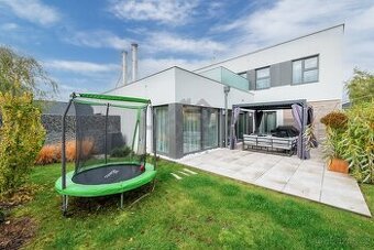 Pronájem rodinného domu 201 m², Králův Dvůr - Levín