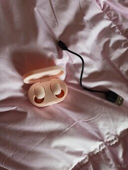Bezdrátová růžová sluchátka