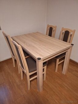 Jídelní stůl se židlemi
