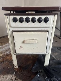 Retro sporák s troubou Kovosmalt