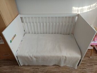 Prodám oblečení a postýlku