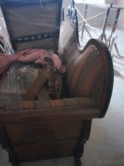 Starožitná masivní sofa