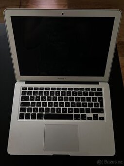 Prodám MacBook Air 13" (A1466) – nefunkční, na opravu / díl