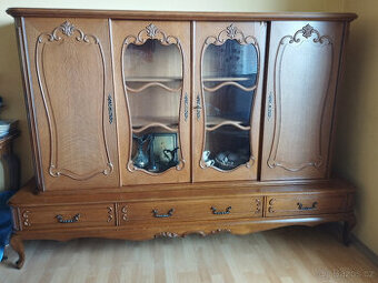 Starožitná obývací stěna