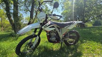 AJP 250 jeden majitel