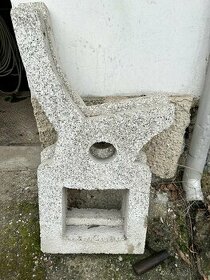 betonová lavička