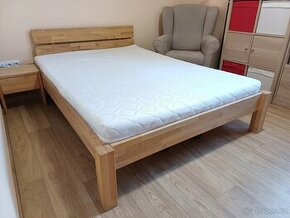 Prodáme masivní dřevěnou postel + matrace - 140 x 200 cm