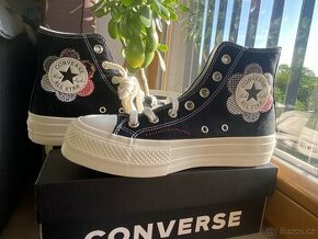 Vzorované boty značky converse