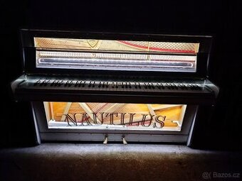 Futuristické Pianino Petrof