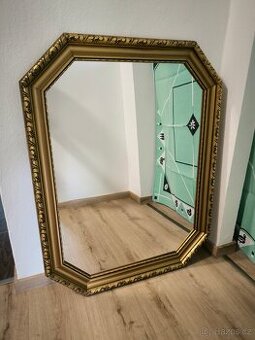 Starožitné zrcadlo ve zlaceném rámu
