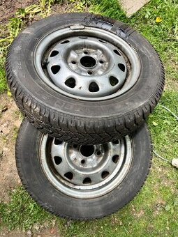 2ks kola s velmi hezkým zimním pneu Felicia 165/70 r13