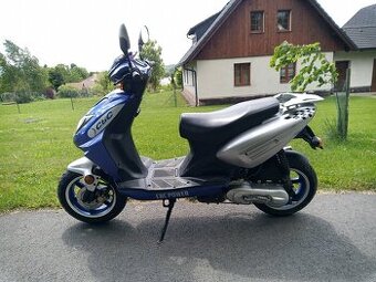 Pěkný spolehlivý skútr 2T 50 ccm
