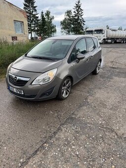 Opel Meriva B 180t km 1.7d automat klepou vstriky bily kour
