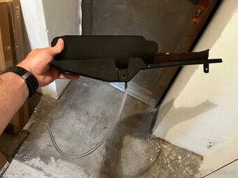 BMW E65 Logic7 ochranný kryt zesilovače