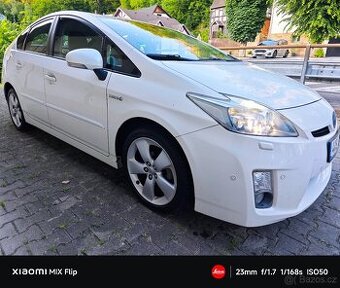 Toyota Prius III Executive (STK 2026, udržovaný)