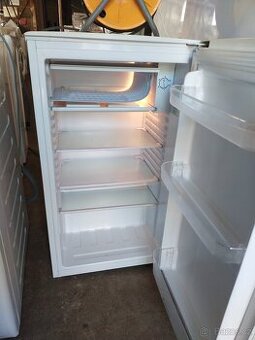 Prodám funkční malou ledničku-85cm a za cenu 799 Kč-DOVEZU-