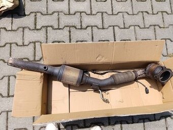 Výfuk s katalyzátorem. Octavia 2rs tsi