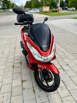 Honda PCX 125 (2017) – nové pneu, STK 10/2026