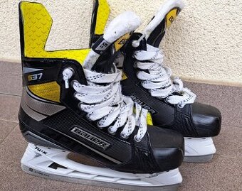 Zánovní brusle Bauer Supreme S37, 5.5D