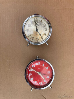 Budík starší Retro 2 kusy za 500 kč