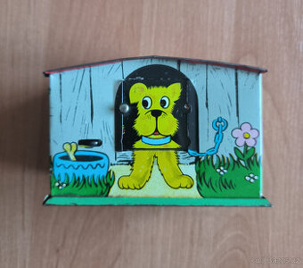 Starožitná retro plechová pokladnička na mince