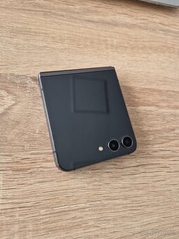 Samsung Galaxy ZFlip 5 / 256GB