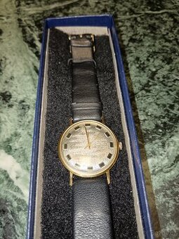 Pěkné zlaté hodinky