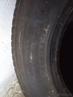 Nákladní pneu 215/75 R17,5