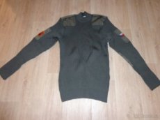 Vojenský svetr pod zásahovky