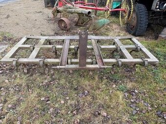 Kultivátor nesený za traktor