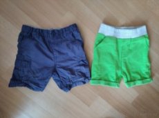 Dvoje kraťasy vel. 86