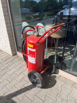 KOUPIM STARY HASICI PRISTROJ