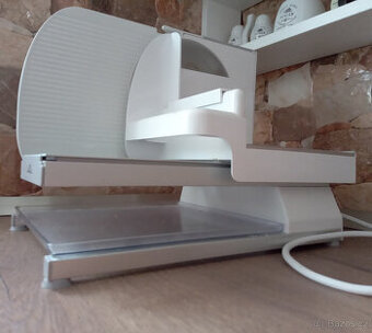 Prodám elektrický kráječ