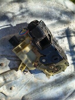 LZ  vnitřní zámek Škoda Octavia I Golf IV Bora Leon