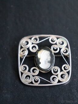 Starožitná stříbrná brož