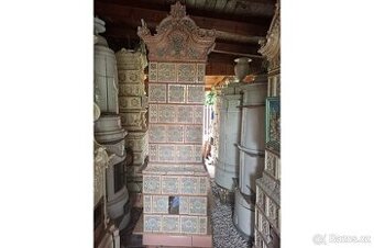 Kachlová kamna starozitná, barevná