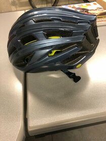Cyklo helma Specialized.