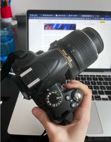 Nikon D3000 + objektiv AF-S 18-55 VR