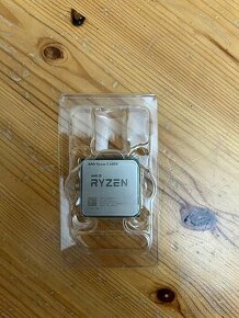 AMD RYZEN 5 5600G 6jader 12vláken 4.4GHz  Socket AM4 Funkční - 1