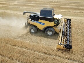 New holland cr9090