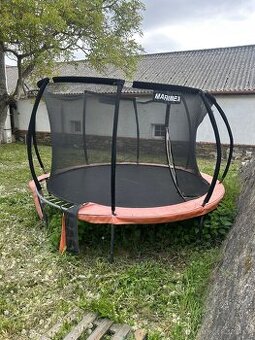 Trampolína