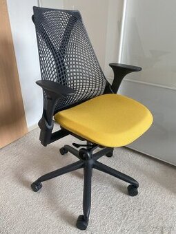 Kancelářská židle Herman Miller Sayl (PC 19200,-)