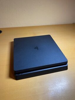 Prodám PS4 slim 500gb.