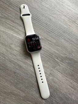 Hodinky Apple Watch series 8, 45 mm