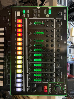 Roland TR-8 (vcetne rozsirujici sady7x7) - 1