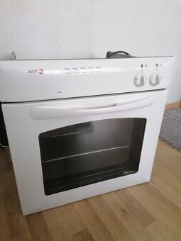 elektrická trouba.