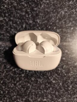 Sluchátka JBL wave 200