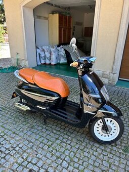 Peugeot Django 125i standart - jen 240 km, jako nový