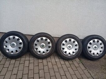 Škoda Octavia II  zimní 195/65 R15 Barum Polaris 5